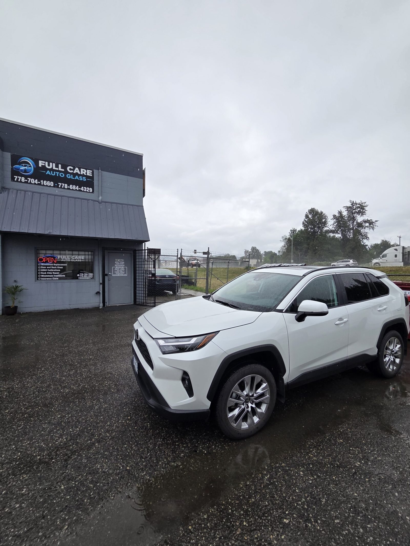 2025 Toyota RAV4, photograph 5 of 5
